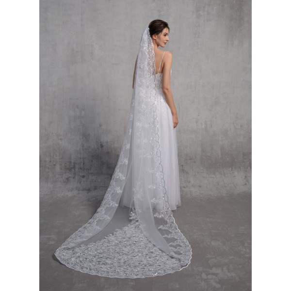 One-tier Lace Applique Edge Chapel Bridal Veils With Lace