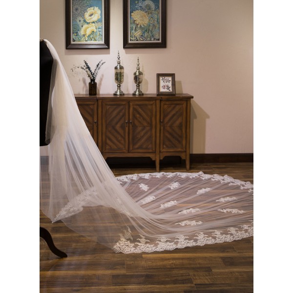 Two-tier Lace Applique Edge Cathedral Bridal Veils With Lace