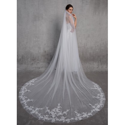 One-tier Lace Applique Edge Cathedral Bridal Veils With Lace