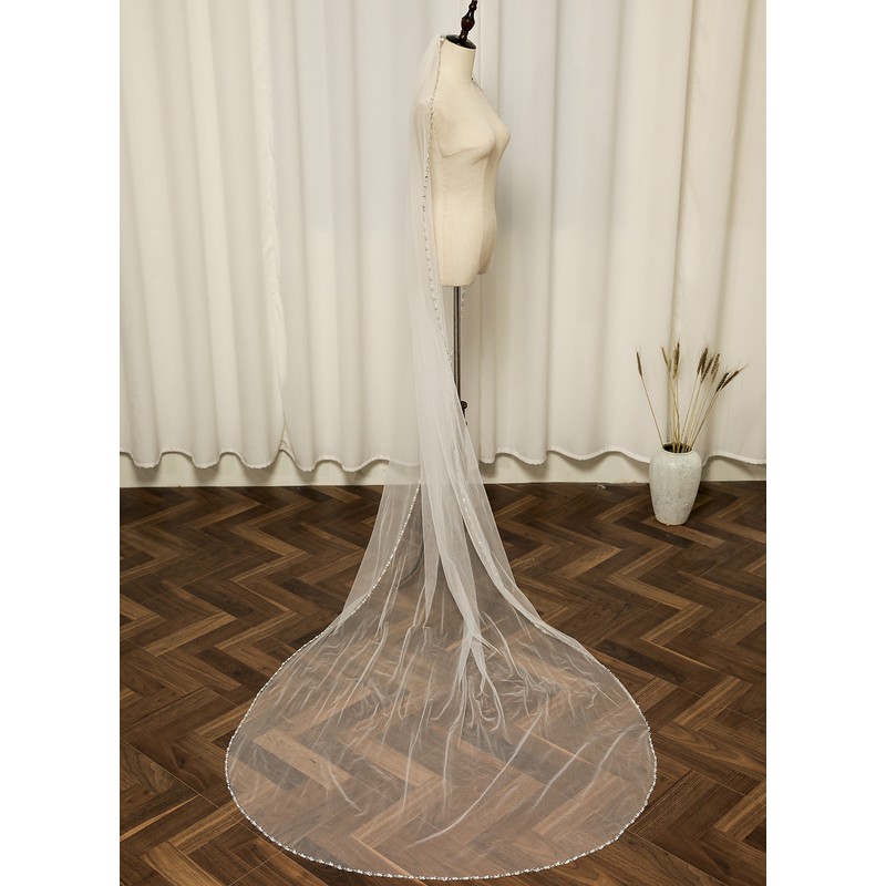 One-tier Beaded Edge Chapel Bridal Veils With Rhinestones