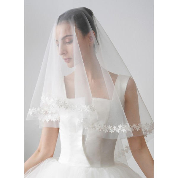 Two-tier Lace Applique Edge Fingertip Bridal Veils With Lace