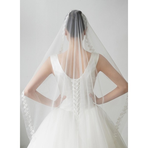 Two-tier Lace Applique Edge Fingertip Bridal Veils With Lace