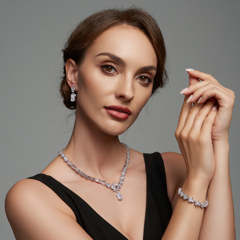 Luxurious Alloy With Irregular Rhinestone/Cubic Zirconia Jewelry Sets