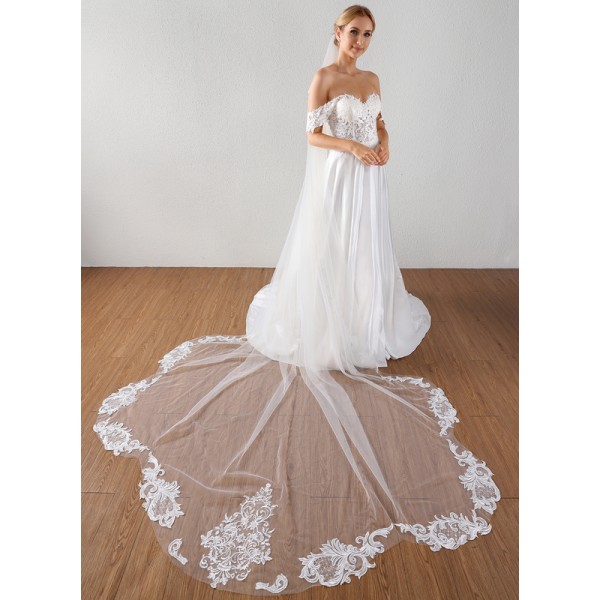 One-tier Lace Applique Edge Cathedral Bridal Veils With Lace