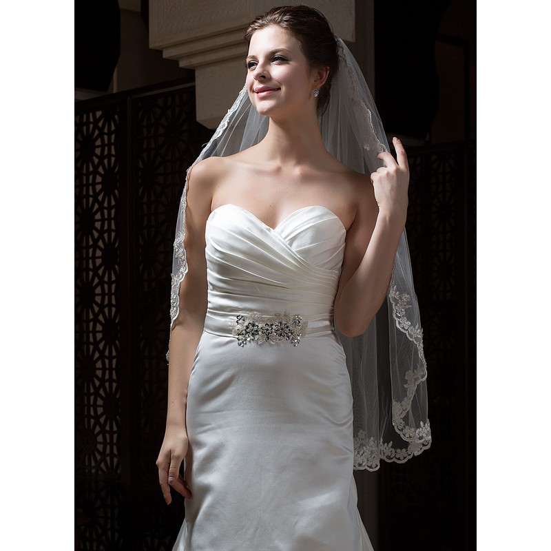 One-tier Lace Applique Edge Fingertip Bridal Veils With Lace