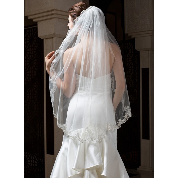 One-tier Lace Applique Edge Fingertip Bridal Veils With Lace