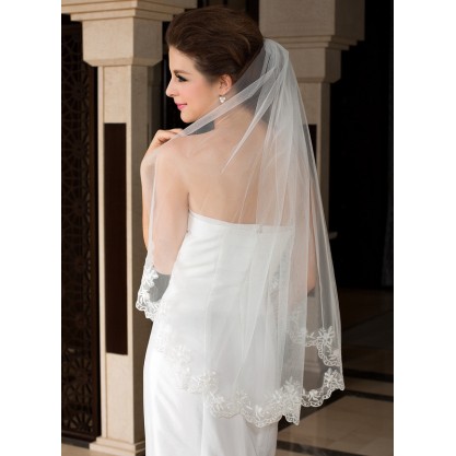 One-tier Lace Applique Edge Fingertip Bridal Veils With Lace